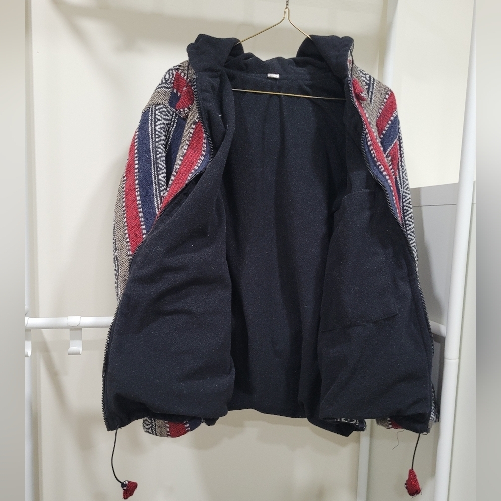 Woven and insulated Aztec patterned jacket with Baja Joe vibes. Men's me… - Picture 3 of 5